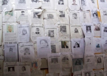 El muro de los desaparecidos que se expone en cada terminal de buses | Foto: Visor Bolivia