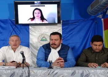 Marc Llopart Kinson, Santiago Urbina y Luis Blandón en conversatorio vía zoom con Berta Valle.