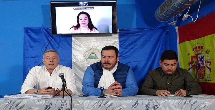 Marc Llopart Kinson, Santiago Urbina y Luis Blandón en conversatorio vía zoom con Berta Valle.