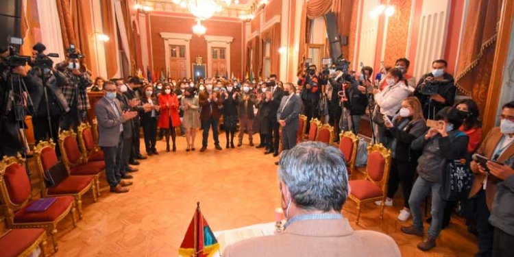 Arias posesiona a nuevos secretarios municipales