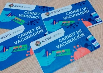 Mi Teleférico instaló 6 puntos de impresión gratuita de carnet de vacunación