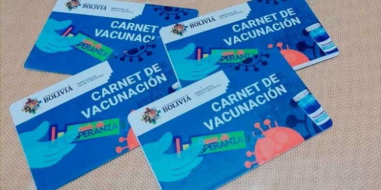 Mi Teleférico instaló 6 puntos de impresión gratuita de carnet de vacunación