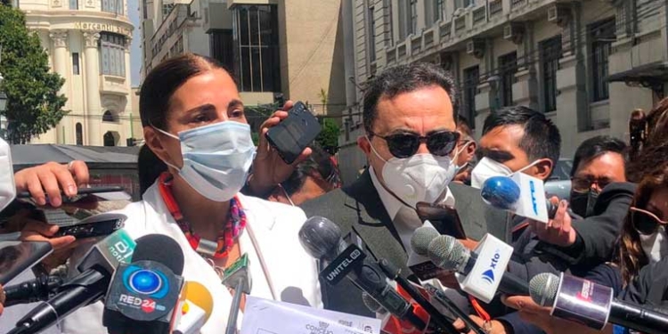 Califican de "show político" la idea de “cuarentena de 4 días” de Arias