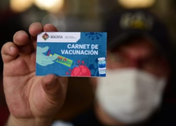 Gobernación y la Alcaldía de La Paz continuarán pidiendo carnet de vacunación