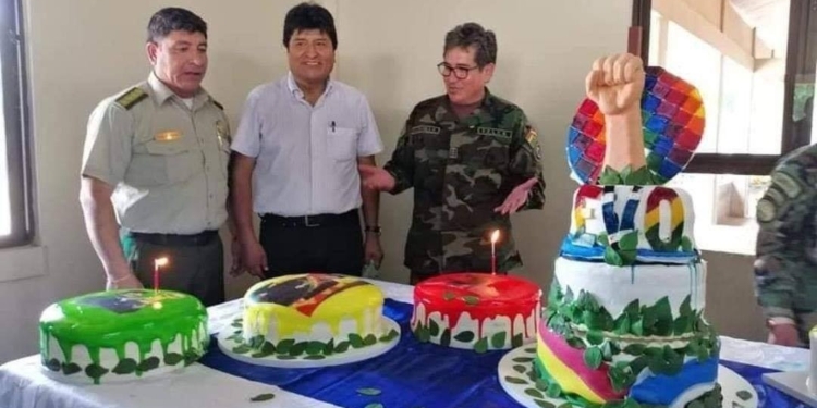 Maximiliano Dávila Pérez (der.) junto a Evo Morales y Yuri Calderón, el 26 de octubre de 2019 en Chapare.. | Foto: RRSS