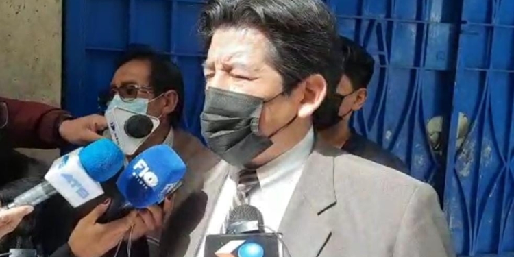 Jesús Vera formaliza solicitud de aprehensión contra el exalcalde paceño Revilla