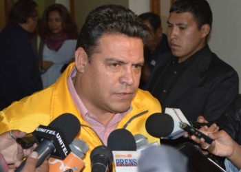 El exalcalde paceño Luis Revilla en un pasado encuentro con los medios