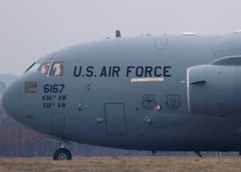 dom, 6 de febrero de 2022 11:09 a. m.·2  min de lecturaUn Boeing C-17 Globemaster III de la Fuerza Aérea de Estados Unidos que transporta tropas estadounidenses llega al aeropuerto de Rzeszow-Jasionka, Polonia, el 6 de febrero de 2022. REUTERS/Kuba Stezycki
