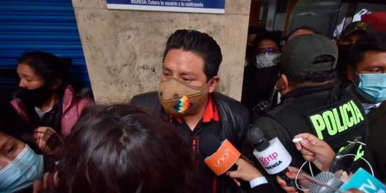 La Fiscalía imputó al gobernador Santos Quispe por los delitos de uso indebido de bienes públicos y obstrucción a la justicia