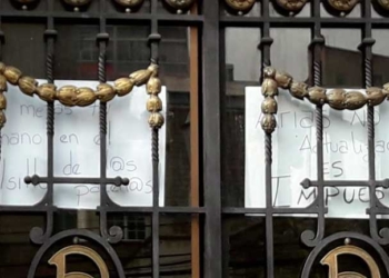 Carteles de huelga de hambre de concejales del municipio de La Paz