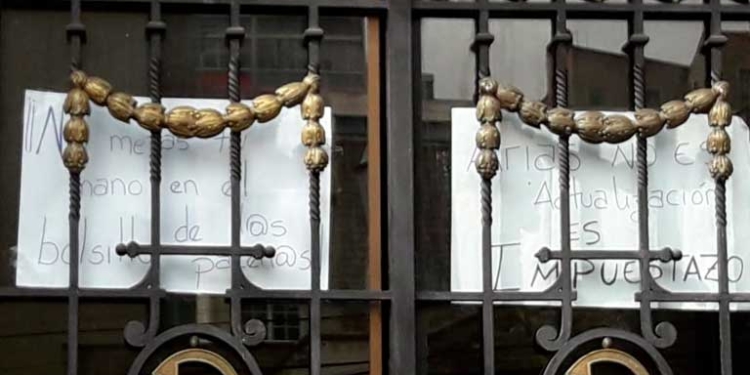 Carteles de huelga de hambre de concejales del municipio de La Paz