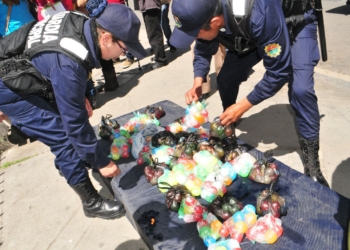 Globos con agua decomisados en un pasado Carnaval