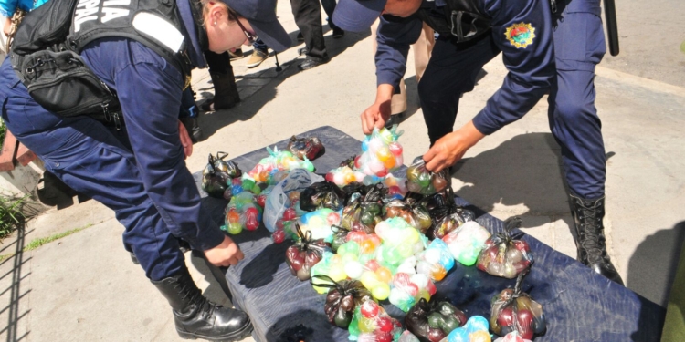 Globos con agua decomisados en un pasado Carnaval