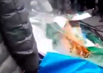 Afines al MAS queman la carpa del grupo que  apoyan a la exmandataria
