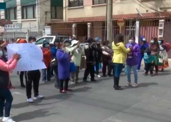 Vecinos protestan porque el alcalde Arias 'se niega a dotar terreno para centro de educación especial'