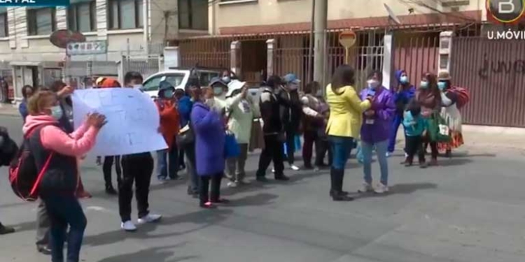 Vecinos protestan porque el alcalde Arias 'se niega a dotar terreno para centro de educación especial'