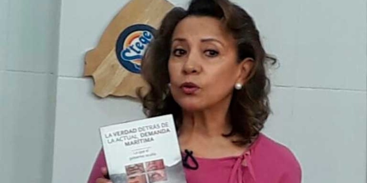 Escritora denunció en sesión de honor que Evo Morales rifó el Silala