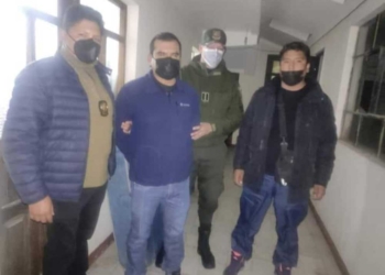 El excomandante de la Policía Fronteriza de Uyuni, teniente coronel Raúl Cabezas, cuando fue aprehendido. Foto: Erbol