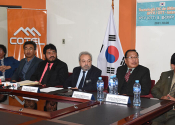 Miembros del directorio de cotel junto a representantes de la empresa coreana.