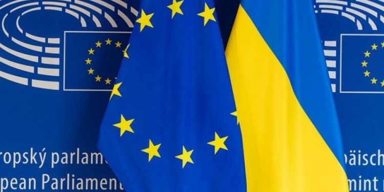 La UE concede estatus de candidatos a Ucrania y a Moldavia