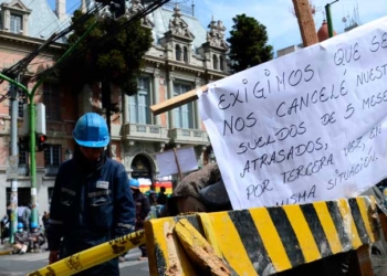 Segundo día de protesta de trabajadores municipales en La Paz, denuncian “masacre blanca”