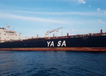 El buque con el combustible llegó al puerto de Arica en Chile. Foto: YPFB