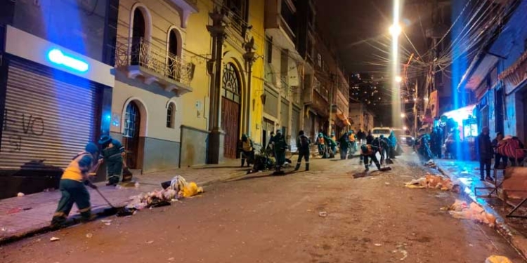 Recogen 16,5 toneladas de basura después de la preentrada del Gran Poder y usan 25 mil litros de agua para limpiar