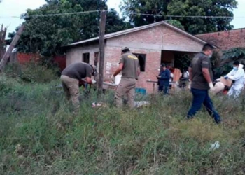Efectivos policiales realizan inspecciones en Yapacaní. Foto: El Deber