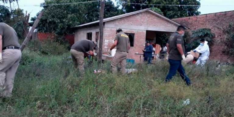 Efectivos policiales realizan inspecciones en Yapacaní. Foto: El Deber