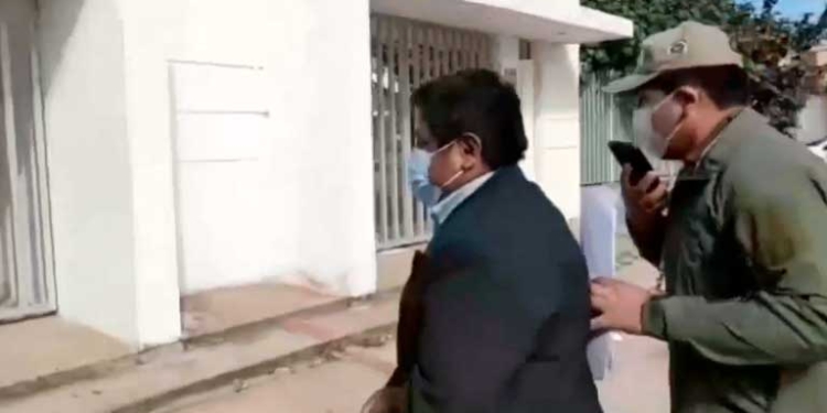 Carlos Villca, decano de la Facultad Integral de la Chiquitania (Faichi) de la Uagrm, es enviado a la cárcel de Palmasola, acusado de los delitos de violación y lesiones graves a dos estudiantes de esa casa de estudios superiores.