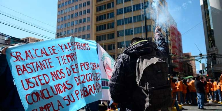 Empresarios constructores protestan en la alcaldía paceña y le exigen a Arias pagar las deudas