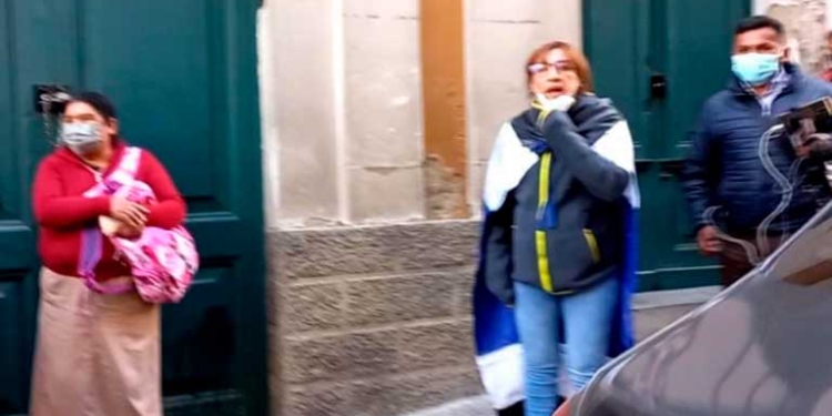 La militante del MAS que agredió a la periodista. | Foto: ANF
