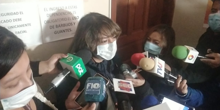 La fiscal Verónica Miranda informó que el diputado del MAS, Froilán Mamani, ha sido beneficiado con detención domiciliaria