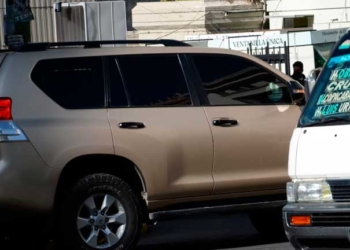 Se aprueba reglamento para uso de vidrios polarizados y anuncian controles desde el 15 de octubre