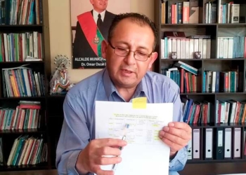 Exalcalde de La Paz, Omar Rocha realizando la  denuncia