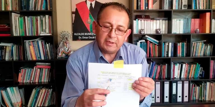 Exalcalde de La Paz, Omar Rocha realizando la  denuncia