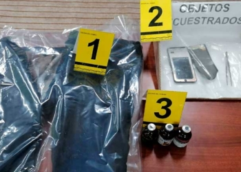 Entre los objetos encontrados está el pantalón y el celular roto de la víctima, además de un instrumento y fármacos veterinarios. Foto: ERBOL.