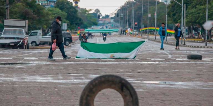 Califican el paro cruceño de exitoso y lamentan la presencia de dos ministros para desbloquear