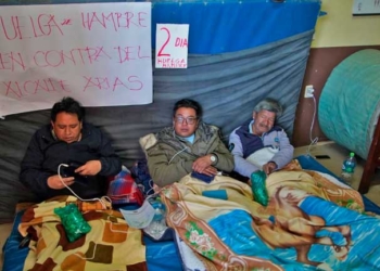 Padres de familia de La Paz cumplen segundo día de huelga por desatención de Arias