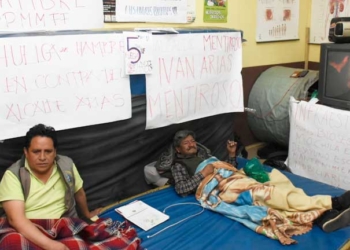 Padres de familia en La Paz cumplen el quinto día de huelga de hambre