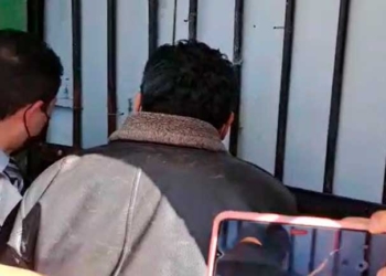 El empresario al ser ingresado a celdas policiales. Foto: ERBOL.