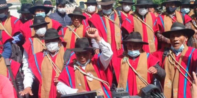 Ponchos Rojos exigen a Arce megaobras como en Chapare