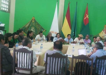 Los cívicos reunidos en la ciudad de Trinidad