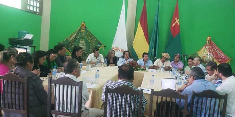 Los cívicos reunidos en la ciudad de Trinidad