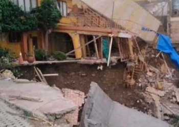 Vecinos de Obrajes exigen presencia del alcalde Arias para intervenir en el deslizamiento que afectó una vivienda