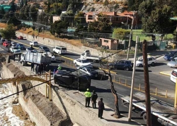 Accidente protagonizado por un camión deja tres heridos en la Costanera