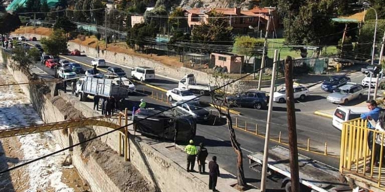 Accidente protagonizado por un camión deja tres heridos en la Costanera