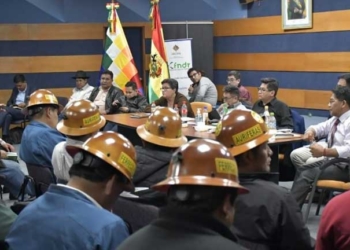 Gobierno y mineros auríferos llegan a acuerdo: pagarán impuesto de 4,8% y anuncian desmovilización