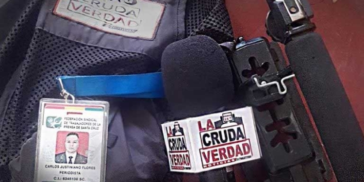 Persona afín al Gobierno despoja teléfono móvil y golpea a un periodista en Santa Cruz