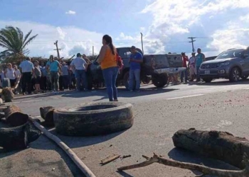 Un punto de bloqueo reportado ayer en Santa Cruz.